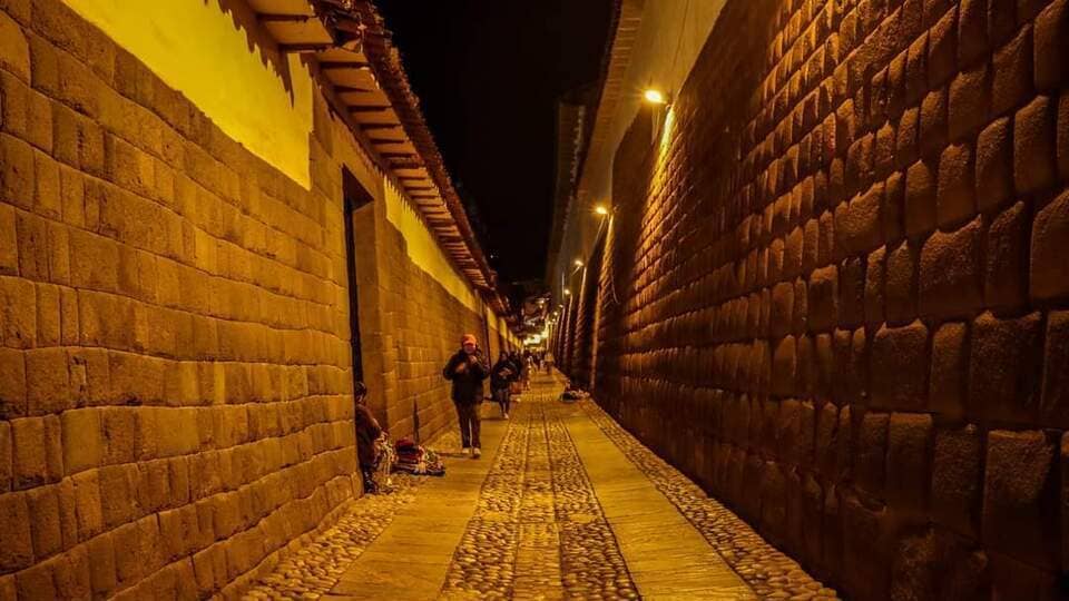 Vista de la calle Loreto o Inti Kijllu en la ciudad del Cusco