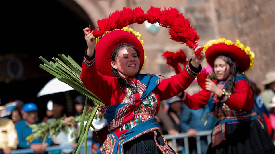Danza de Chinchero en las fiestas del Cusco.