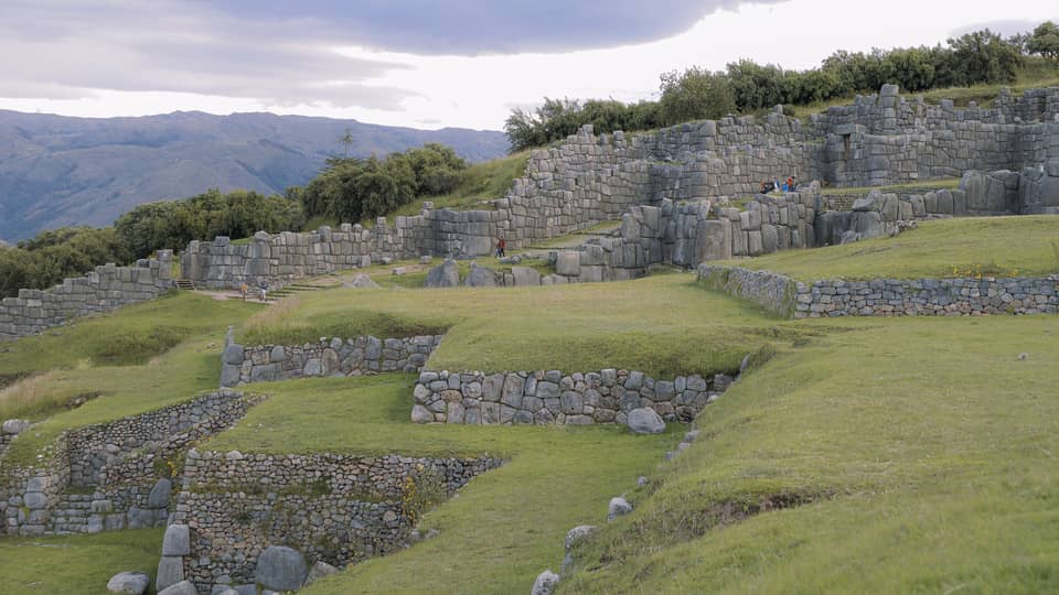 vista de los andenes en Saqsaywaman.