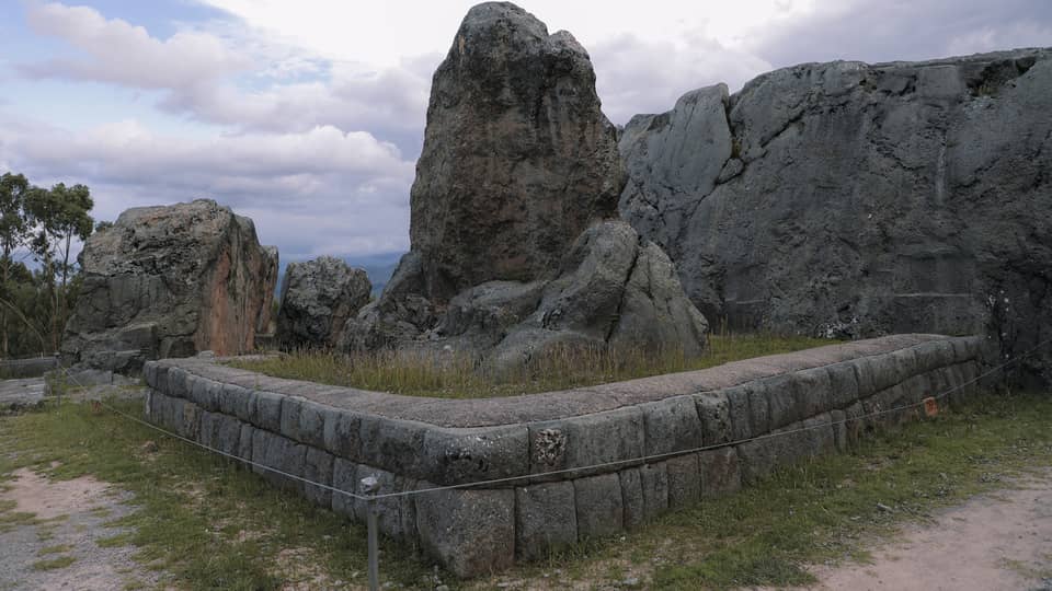 Monolito de piedra en Q´enqo