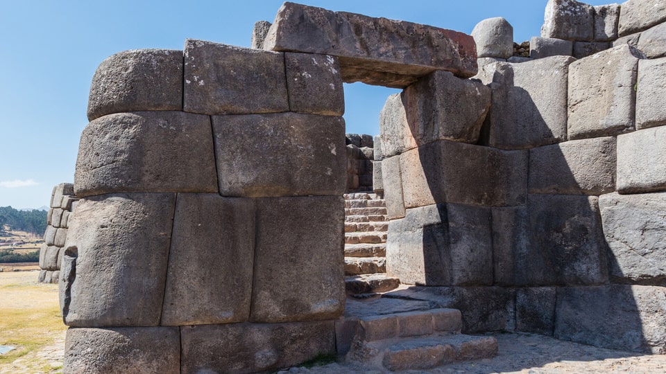 Portada de Ajawanapunku ubicada en el segundo baluarte.