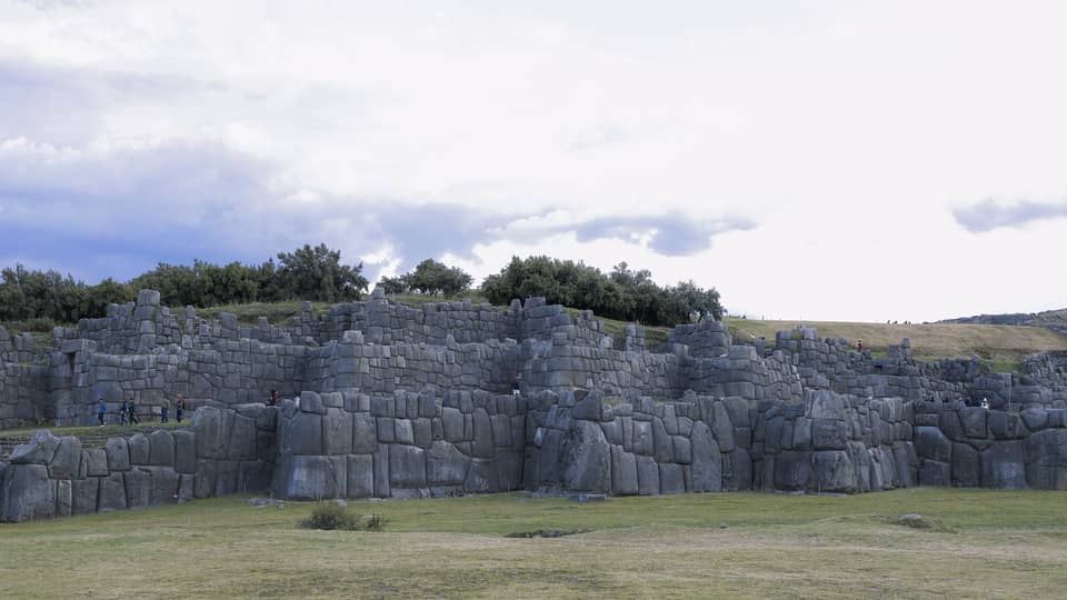 Vista de los baluartes del templo Sacsaywaman.
