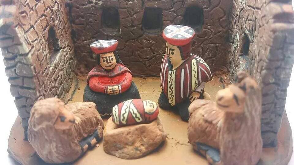 Artesanía cusqueña que representa el nacimiento cusqueño.