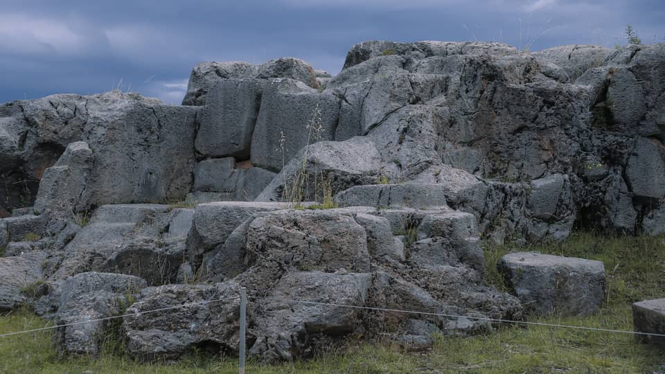 Realización de corte en piedras de Q´enqo